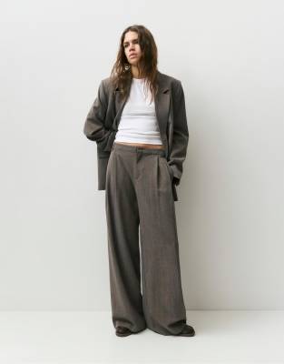 Pull & Bear - Gestreifte, elegante Hose in Maulwurfbraun-Brown