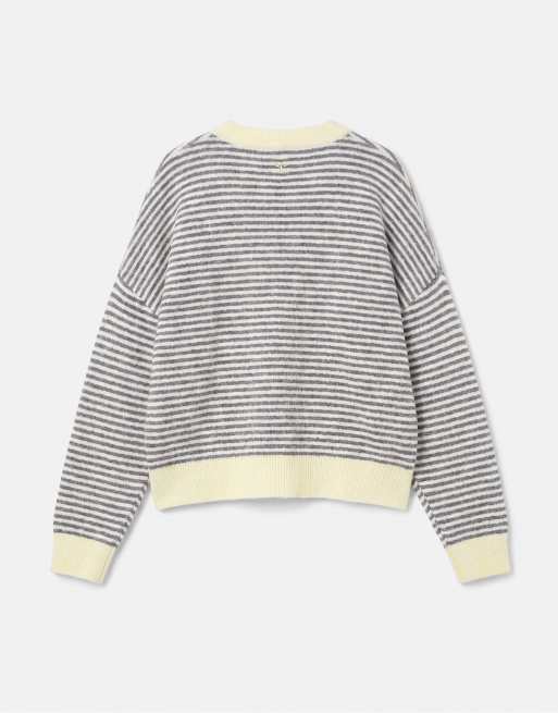 Pull&Bear gestreifter Pullover mit Kontrastkragen in Grau, 7 von 7