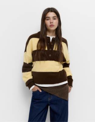 Pull & Bear - Gestreifter Strickpullover in Braun-Brown