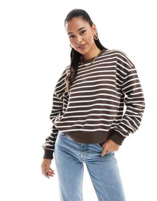 Pull & Bear - Gestreiftes Oversize-Sweatshirt in Braun und Weiß