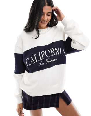 Pull & Bear - Gestreiftes Sweatshirt in Weiß mit „California"-Stickerei