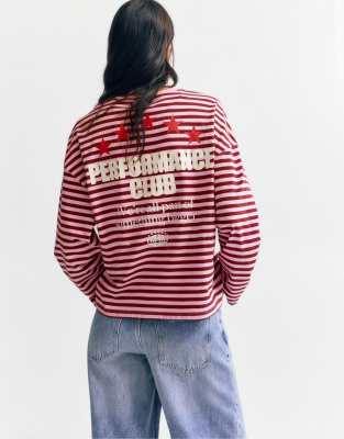 Pull & Bear - Gestreiftes T-Shirt mit Sternenmuster und Schriftzug-Bunt