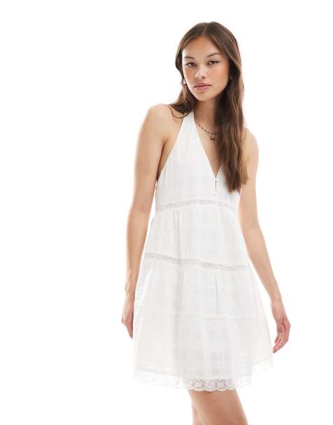 Pull&Bear – Gestuftes Minikleid in Weiß mit Spitzenbesatz - view 1