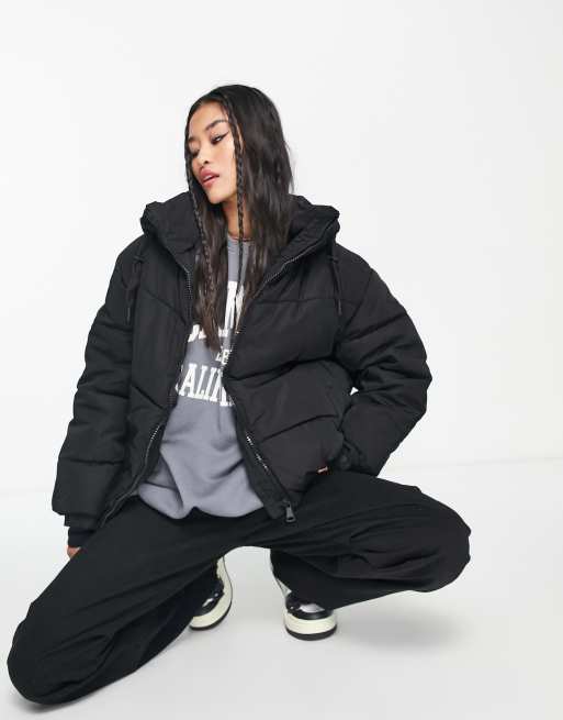 Pull&Bear - Gewatteerde oversized jas met capuchon in zwart