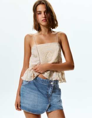 Pull & Bear - Gewickelter Mini-Jeansrock in Mittelblau