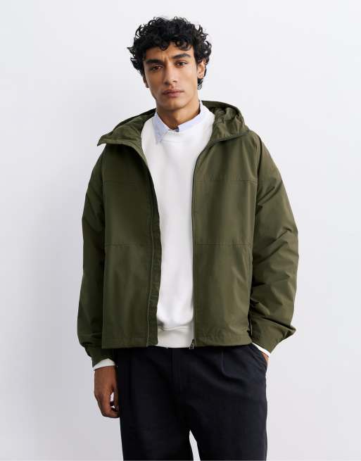 Pull&Bear giacca impermeabile leggera con cappuccio color kaki, 2 di 7
