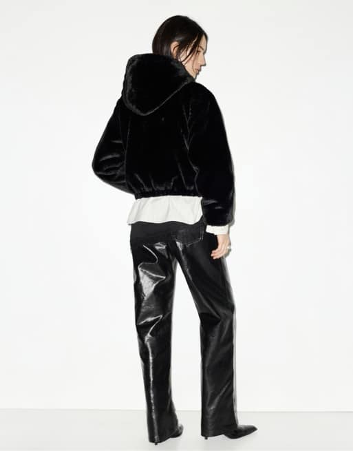 Pull&Bear - Giacca nera in pelliccia sintetica con cappuccio, 3 di 4