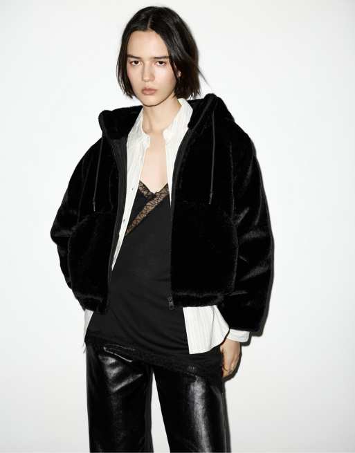 Pull&Bear - Giacca nera in pelliccia sintetica con cappuccio, 4 di 4