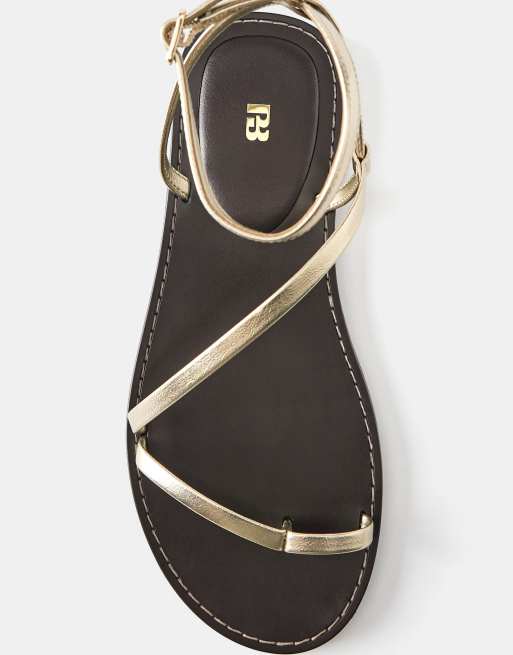 Pull&Bear Gold strappy flat sandals in gold, 3 of 4