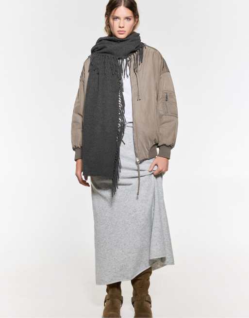 Pull&Bear – Grå halsduk med fransar