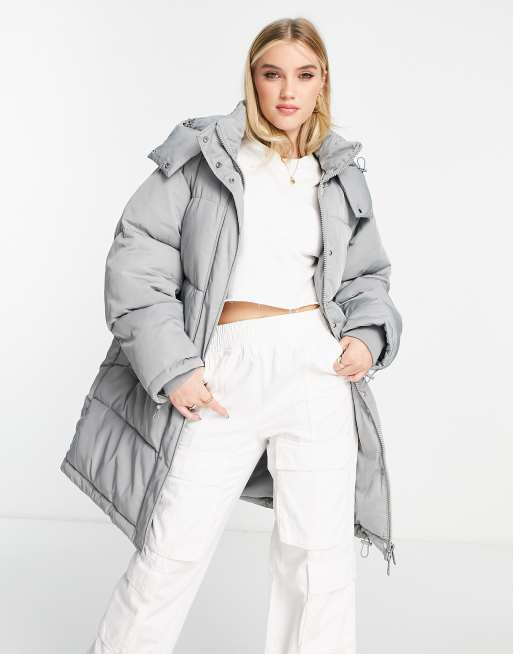 Pull&Bear – Grå pufferkappa med huva