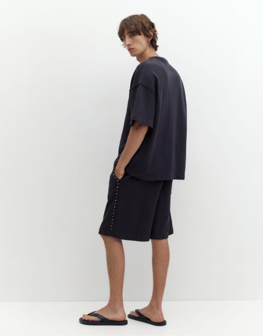 Pull&Bear – Grå t-shirt i oversize med ficka med nitar, 2 av 4