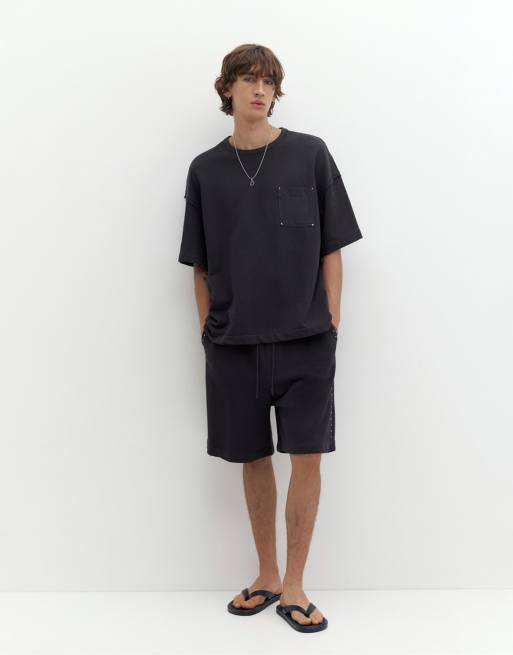 Pull&Bear – Grå t-shirt i oversize med ficka med nitar, 4 av 4