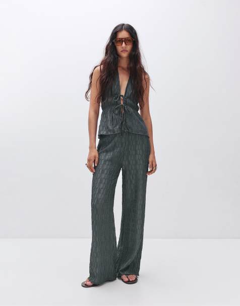 Pull&Bear – Gråaktiga, texturerade byxor med utsvängda benslut - view 1