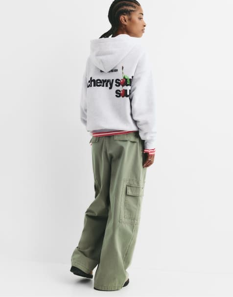 Pull&Bear – Gråmelerad sweatshirt med körsbärstryck - view 1