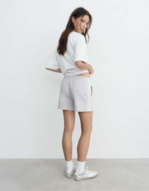 Pull&Bear – Gråmelerade, sportiga shorts med sidoränder, 2 av 4