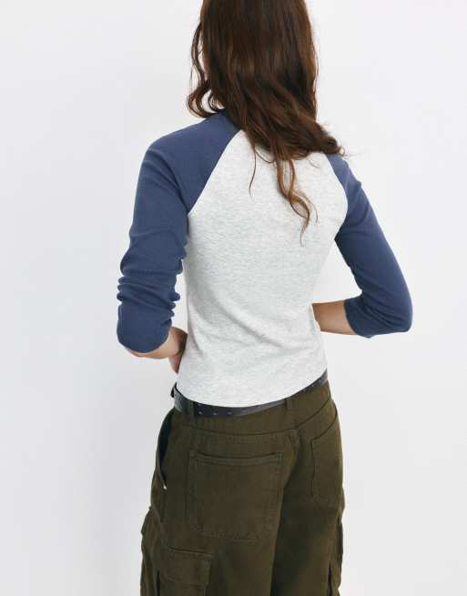 Pull&Bear Graphic raglan sleeve t-shirt in mid blue, 2 of 7