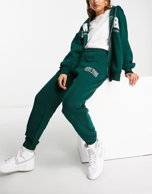 Pull&Bear – Gröna joggers med New York-tryck i oversize modell