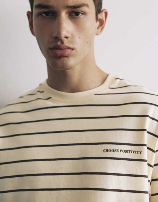 Pull&Bear – Gul, randig t-shirt med text, 3 av 4