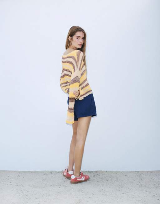 Pull&Bear – Gul tröja med spacedye-effekt och cutwork-design, 2 av 4