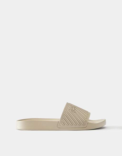 Pull&Bear – Gummierte Sandalen in Ecru mit STWD-Logo, 4 von 4