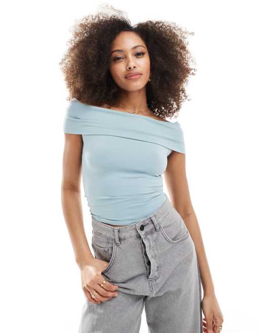Pull&Bear – Hautenges Oberteil aus Polyamid in Blassblau mit Carmen-Ausschnitt