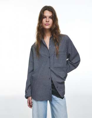 Pull & Bear - Hemd in Marineblau kariert mit Brusttasche