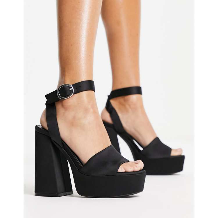 Pull&bear western buckle detail shop chunky sandals in black