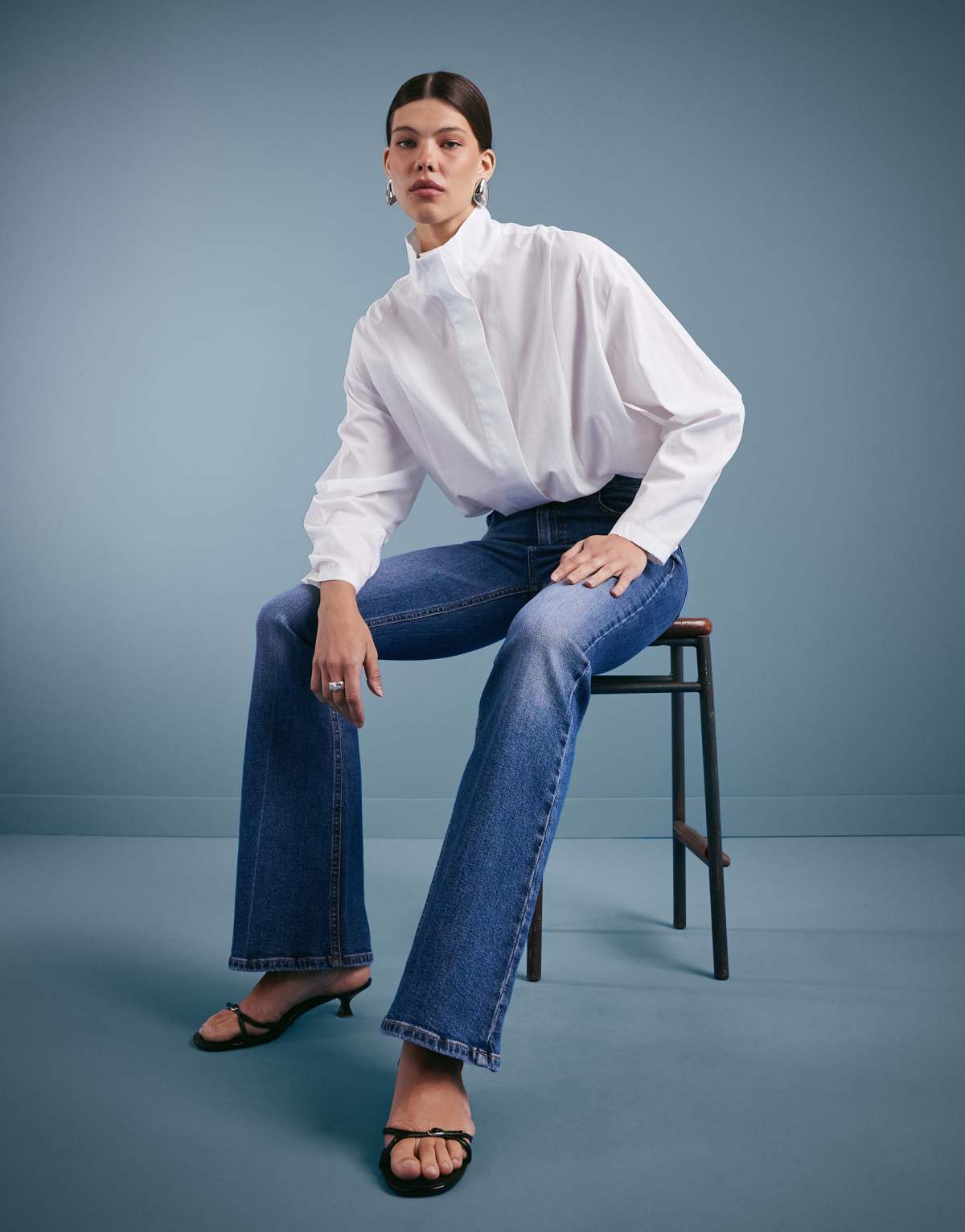 Pull&Bear High-rise flared jeans in medium blue