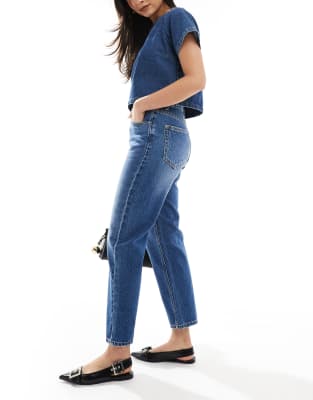 Pull & Bear High Rise Mom Jeans In Blue