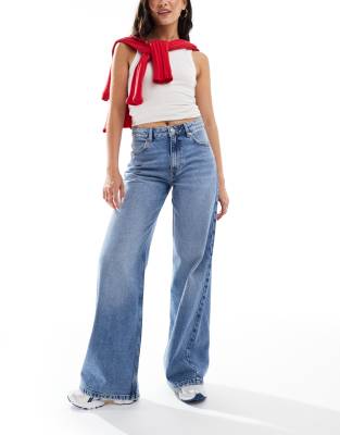Pull&Bear Pull&Bear high rise wide leg jean in medium blue