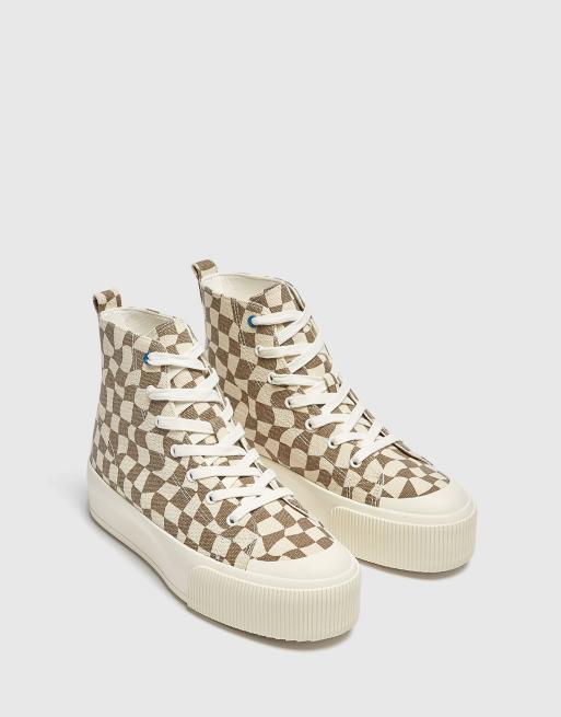 Pull&Bear high top check sneakers in brown and white