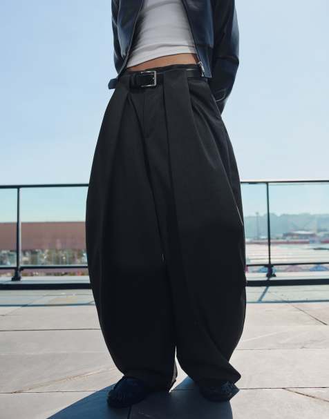 Pull&Bear High-waist barrel trousers with pleats and belt in dark grey - view 1