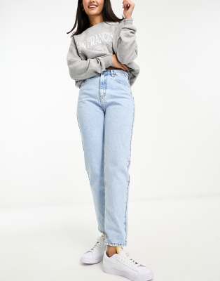 White mom jeans pull best sale and bear