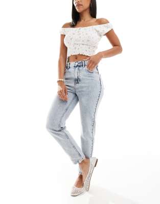 Pull&Bear Pull&Bear high waisted mom jean in light blue-Black