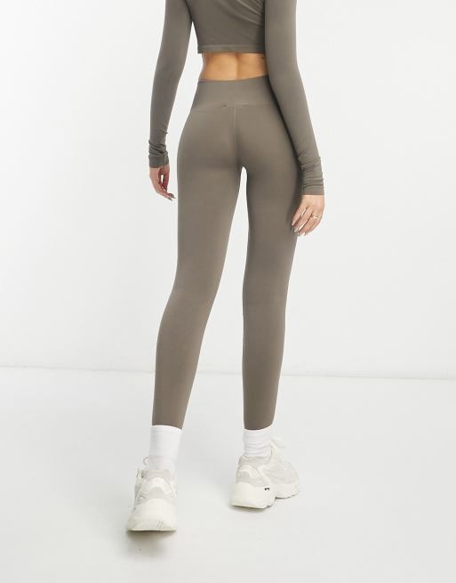 Pull&Bear high waisted second skin leggings in taupe - part of a