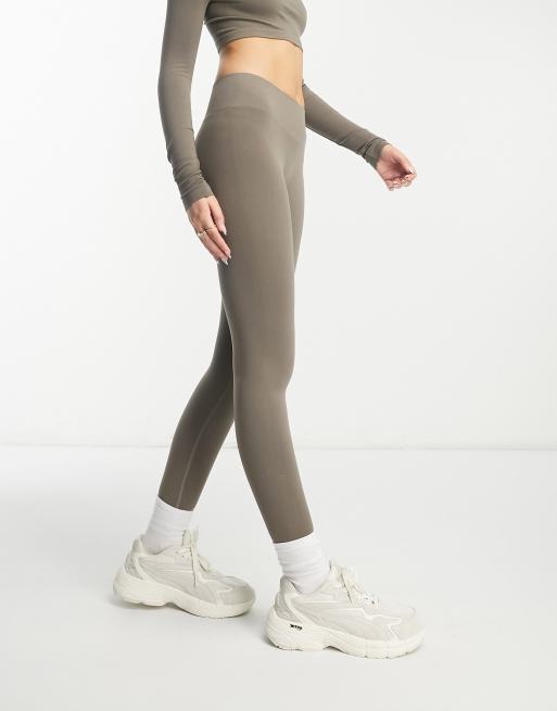 Pull&Bear high waisted second skin leggings in taupe - part of a set