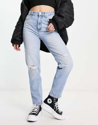 Pull & Bear - Hochtaillierte Mom-Jeans mit Zierrissen in Mittelblau