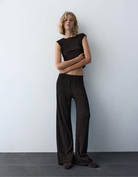 Pull&Bear – Hose aus Kreppstoff in Braun mit weitem Beinschnitt - view 1