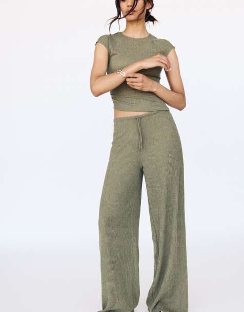 Pull&Bear – Hose aus Kreppstoff in hellem Khaki mit weitem Bein - view 1
