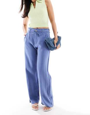 Pull & Bear - Hose aus Leinenmix in Blau mit unverarbeitetem Saum und weitem Bein