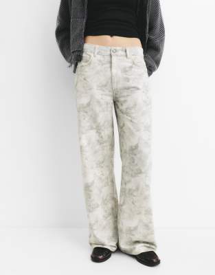 Pull & Bear - Hose in Flaschengrün mit Blattmuster