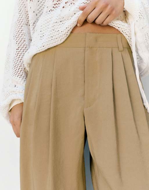 Pull&Bear – Hose in hellem Kamelbraun mit weitem Bein und Abnähern, 2 von 4