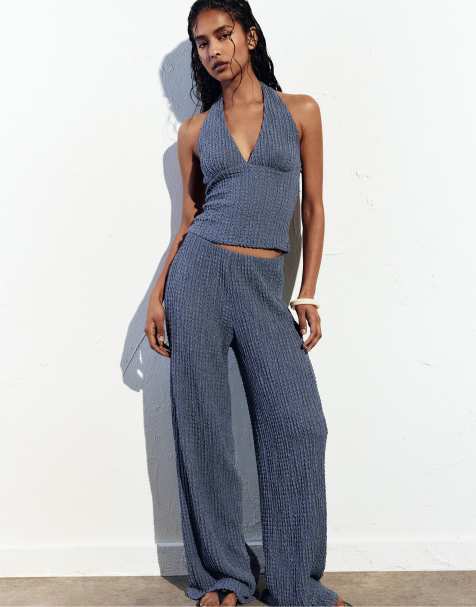 Pull&Bear – Hose in Marineblau mit geradem Bein und Knitterstruktur - view 1