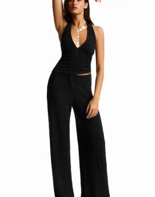 Pull & Bear - Hose in Schwarz mit geradem Bein und Knitterstruktur