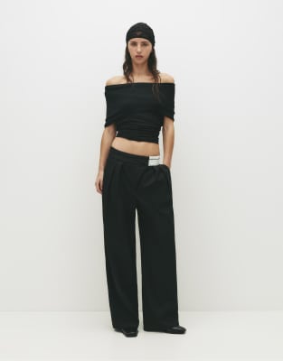 Pull & Bear - Hose in Schwarz mit überkreuztem Bund und kontrastierendem Detail