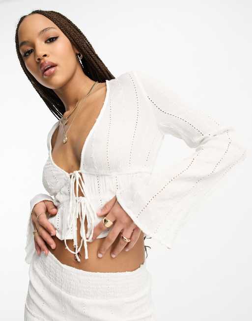 Pull&Bear - Hvid bluse med rynker og bindebånd fortil