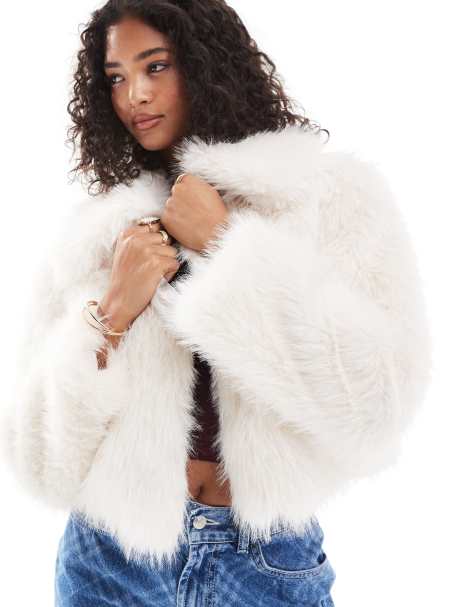 Pull&Bear - Hvid jakke i imiteret pels - view 1