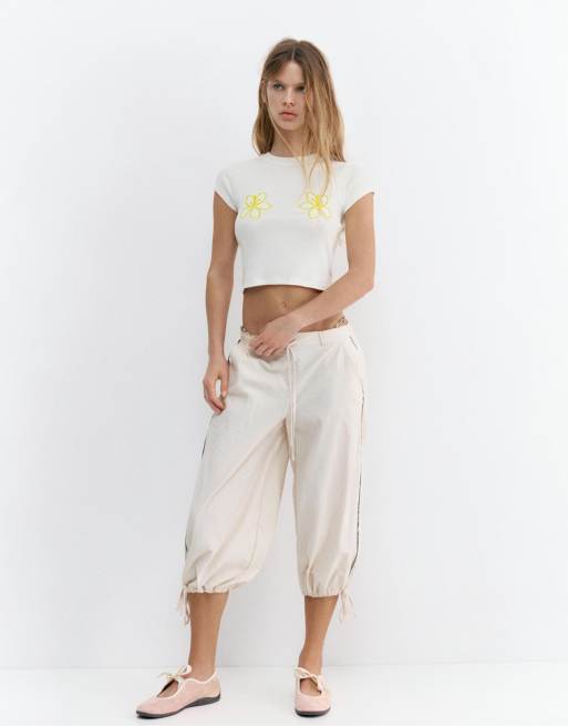 Pull&Bear - Hvid T-shirt med blomstergrafik, 2 af 4