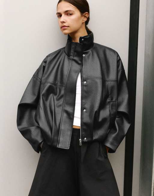 Pull&Bear Jacke in Lederoptik mit Ballonschnitt und Stehkragen in Schwarz, 2 von 7